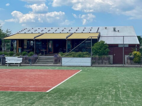 Tennisclub Tanthof clubhouse in Delft with AllShield Blue fire-safe roof coating for solar panels.
